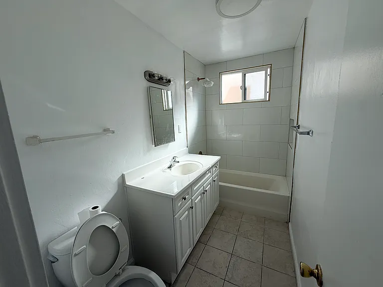 1462 Grand Ave #1462 — Photo 8