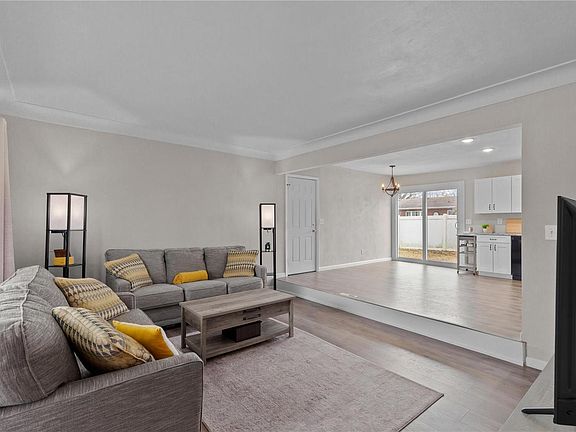 3rd image of 2562 Ivy Ln