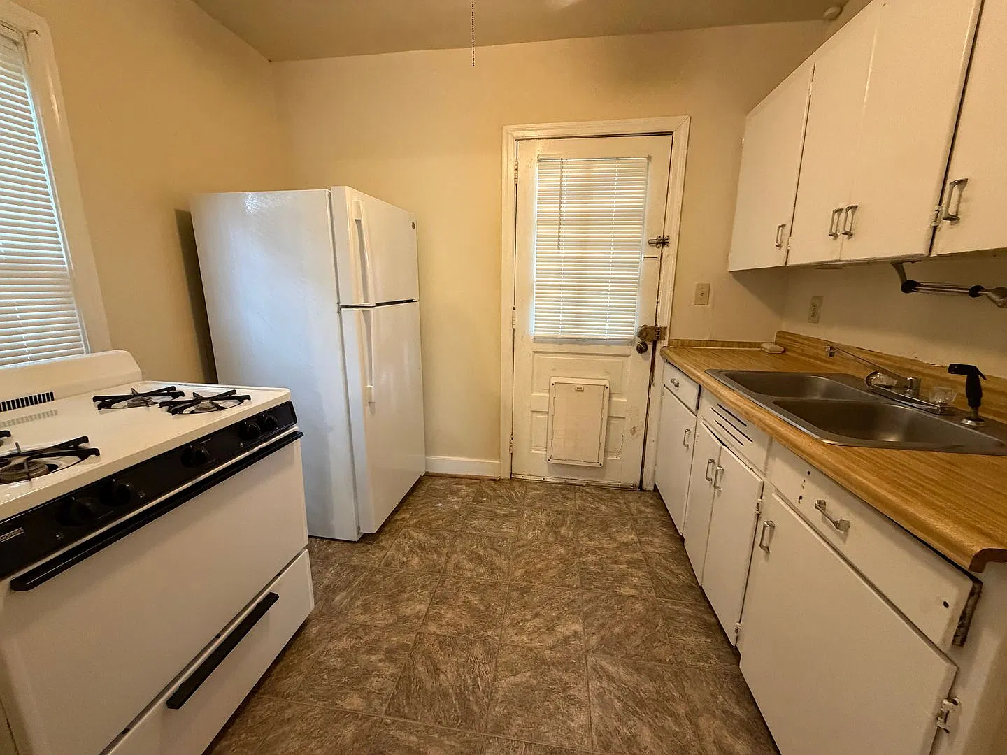 922 E Glenn Ave — Photo 4
