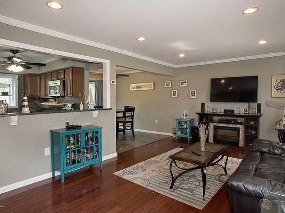 4th image of 874 Pioneer Dr
