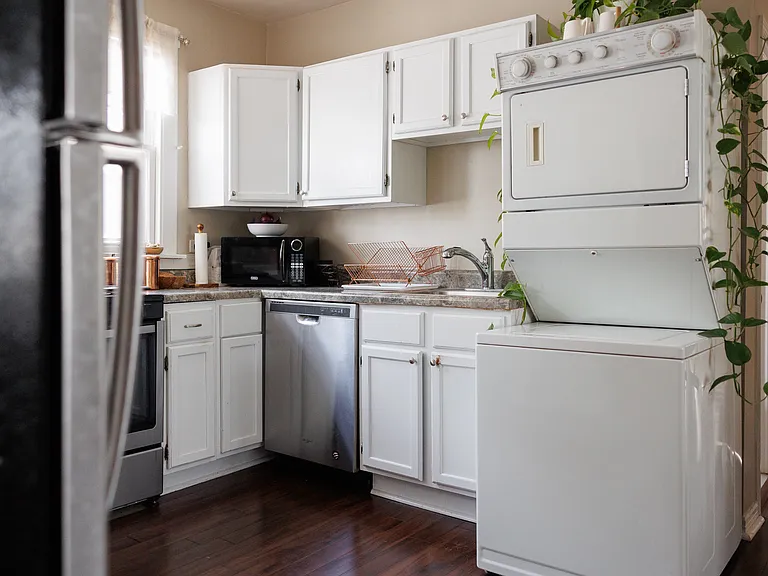 3022 N Oakley Ave #2 — Photo 3