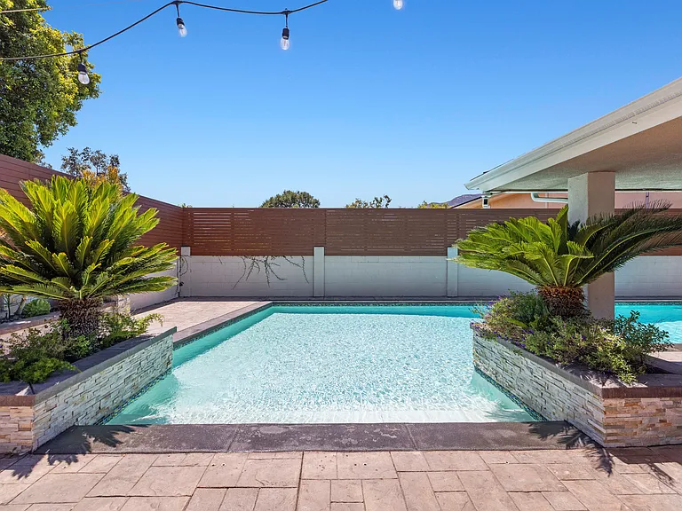 1808 Fern Ln — Photo 37