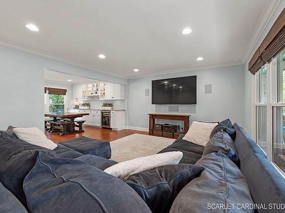 4th image of 2S451 Kiowa Dr