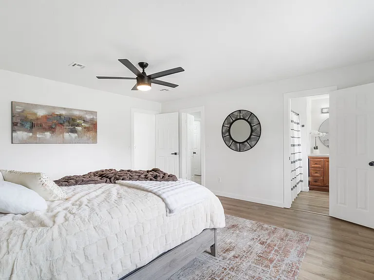 701 NW Ford Ln — Photo 19