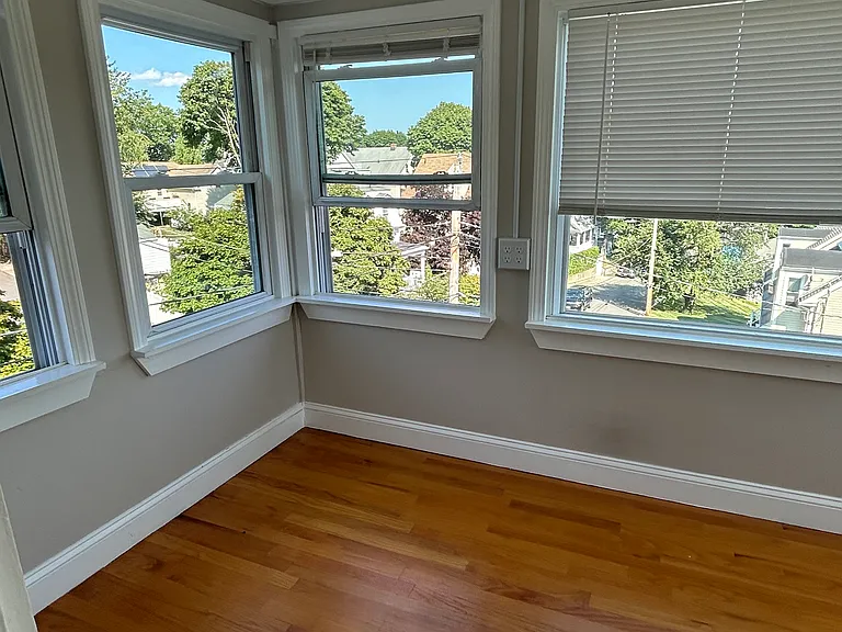 6 Laurel St #3 — Photo 3
