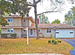 2202 Aztec Ln, Mendota Heights, MN 55120