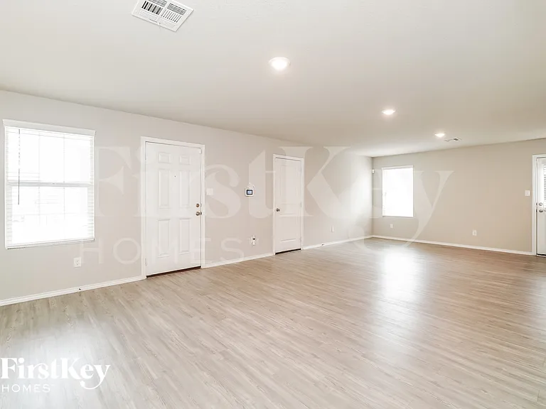 10786 Prusiner Dr — Photo 5