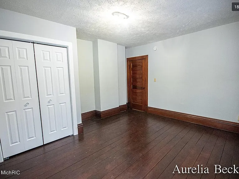 420 Lincoln Ave NW — Photo 17