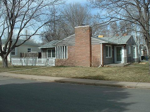 3rd image of 725 Bowen St