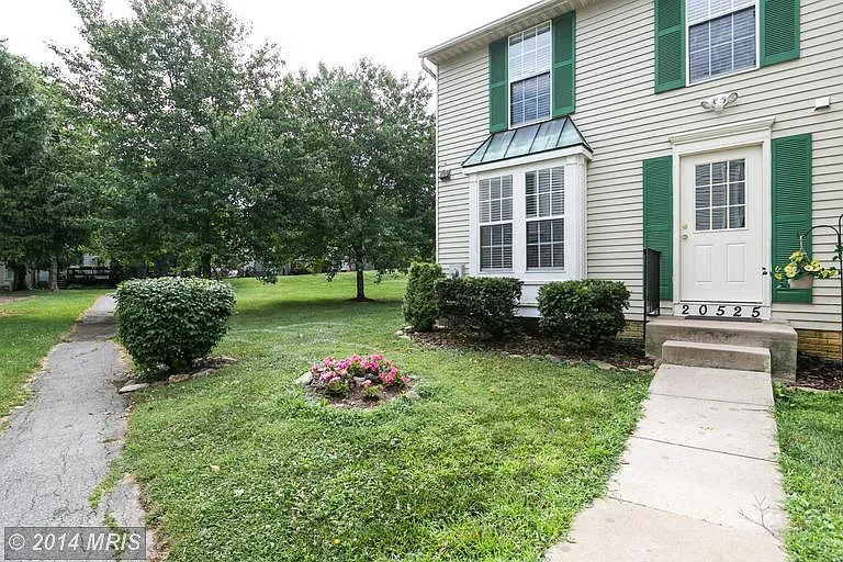 20525 Staffordshire Dr photo 1