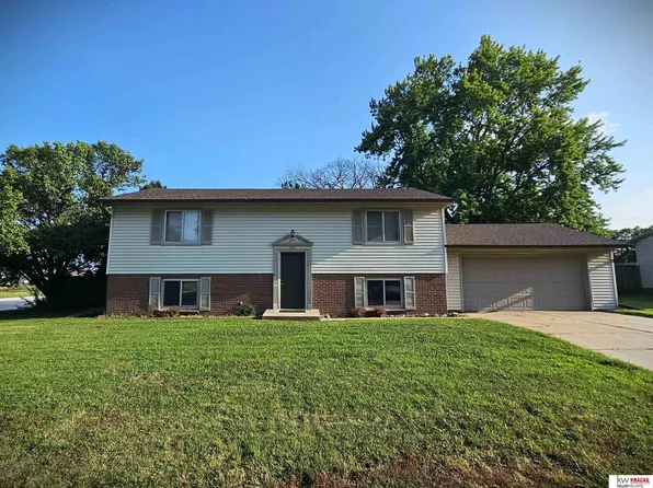 828 17th St, Fairbury, NE 68352