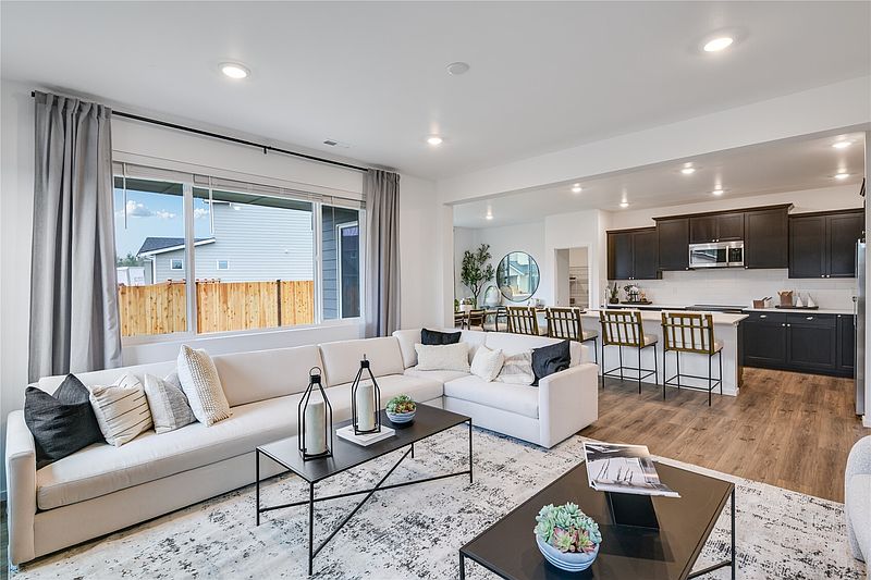 3rd image of 4998 Capilano Lane SW