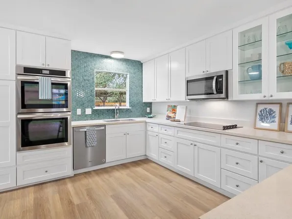 667 Lisa Ann Dr, Aransas Pass, TX 78336