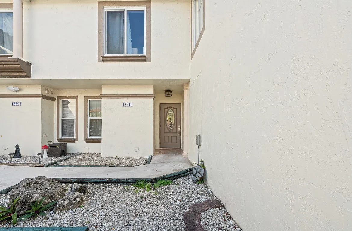 2 bed, 2.5 bath, 1800 sqft, $2,800 — Photo 1