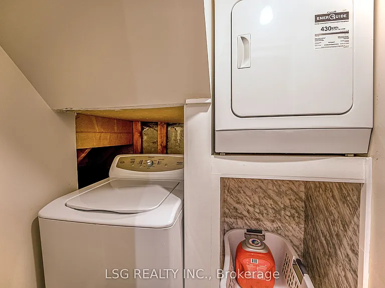 182 Lawrence Ave W #LOWER — Photo 9