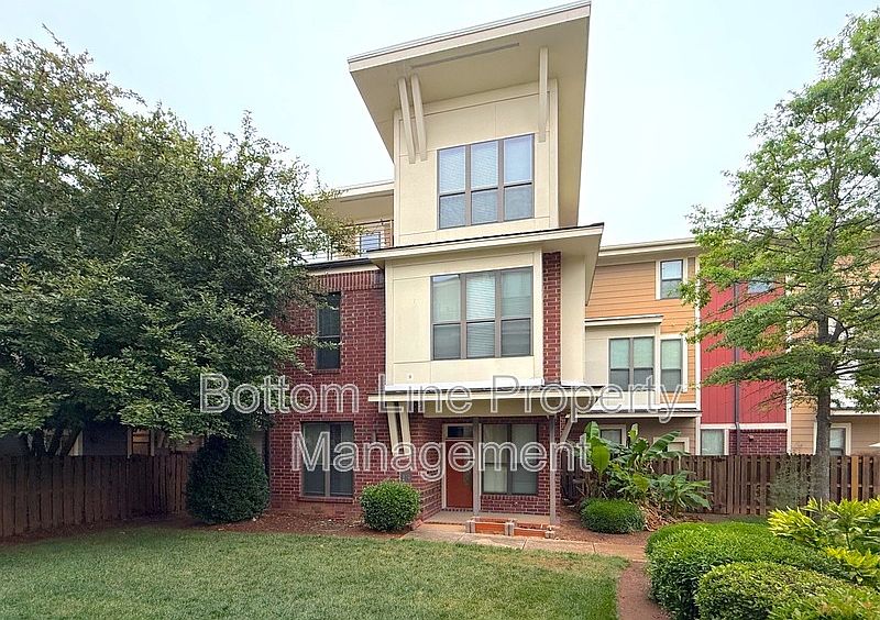 1st image of 904 Warren Burgess Ln