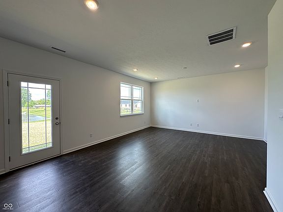 3rd image of 202 Marble Wood Dr