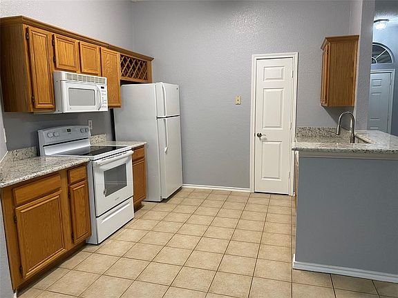 4th image of 147 Summerhill Dr