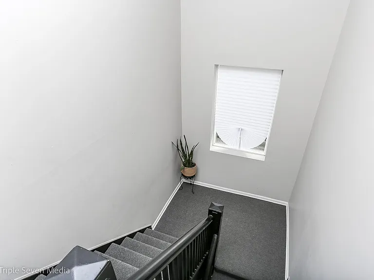 8048 S Paulina St — Photo 2