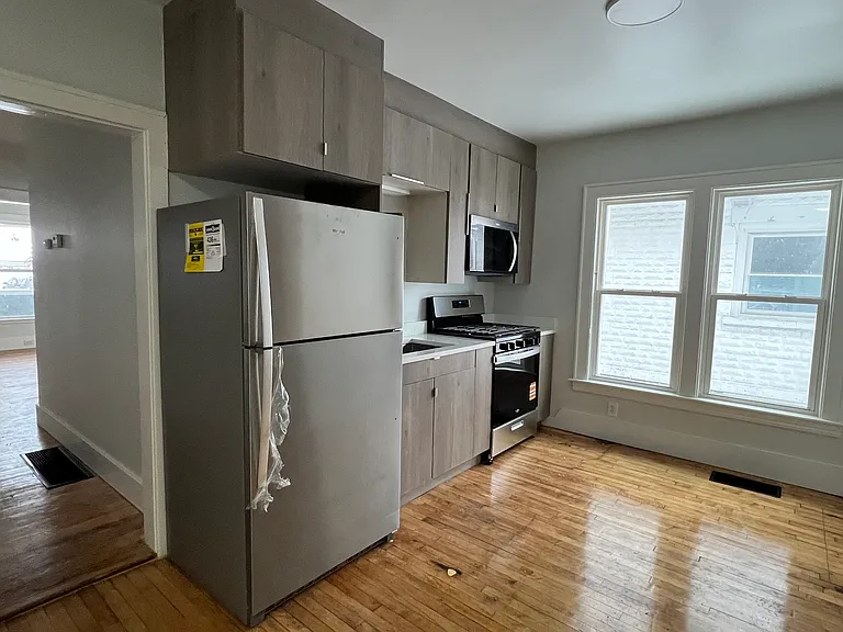 541 Lincoln Ave NW — Photo 12