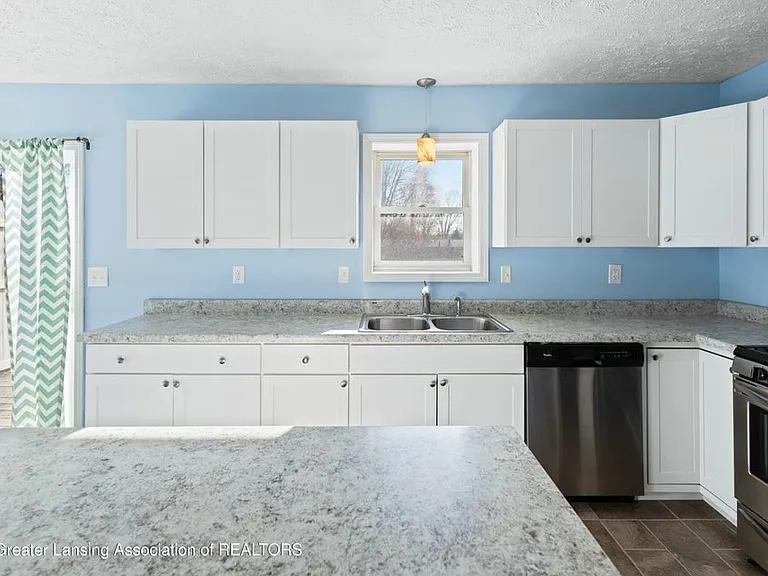 6174 Rutherford Ave — Photo 7