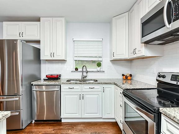 2nd image of 2480 Cascade Rd SW