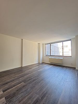 3rd image of 520 W 43rd St APT 7H