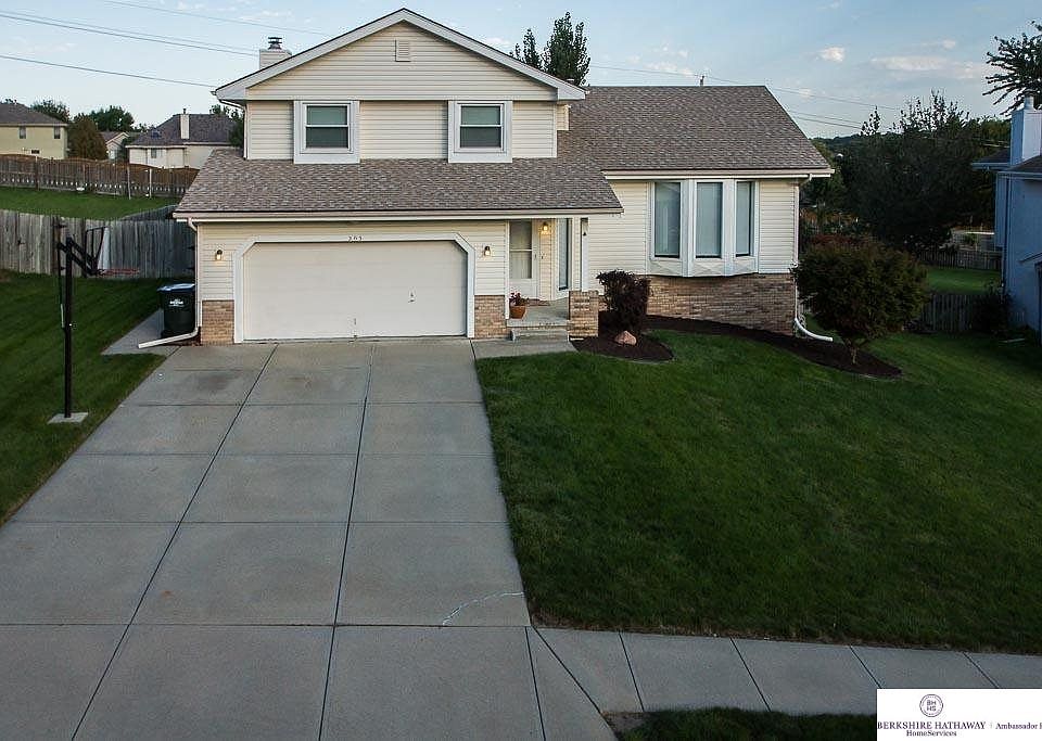 1st image of 203 Summerset Dr