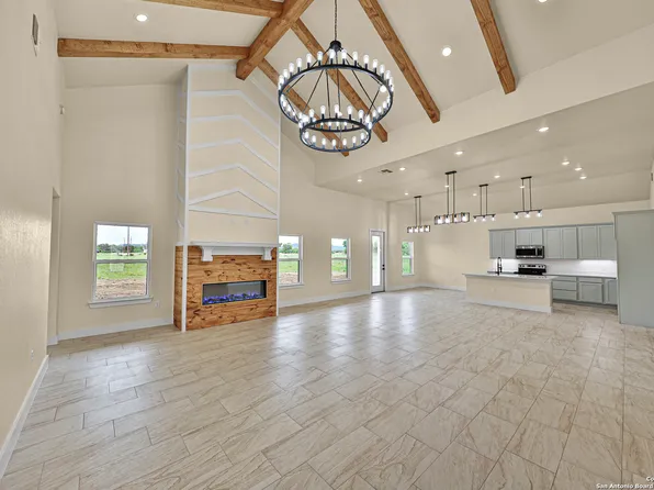 318 Tawny Oak Circle, Bandera, TX 78003