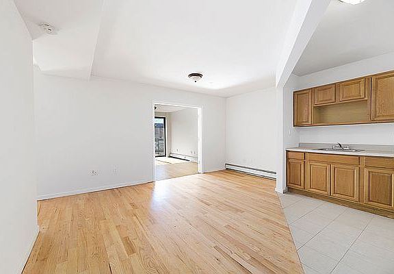 5th image of 202 E 110th St #B