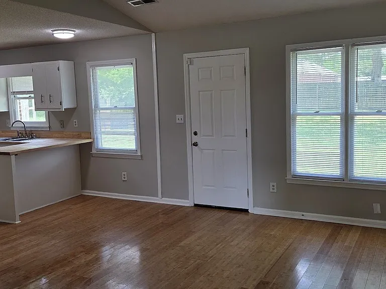 6000 Cherokee Dr SE — Photo 4