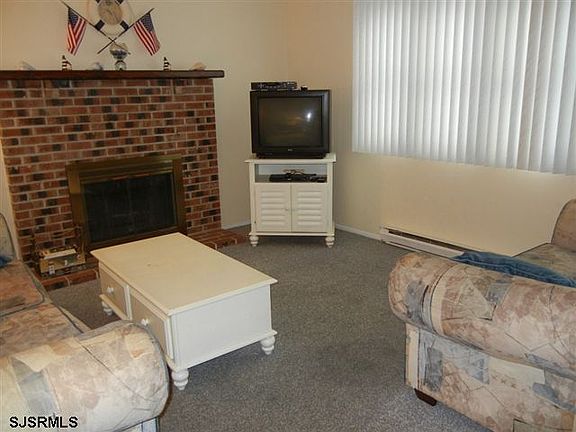 4th image of 34 37th St #1A