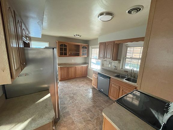 4th image of 18314 Chagrin Blvd #Up