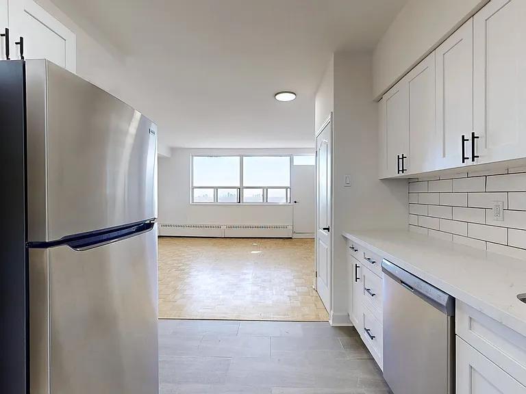 675 Martin Grove Rd — Photo 22