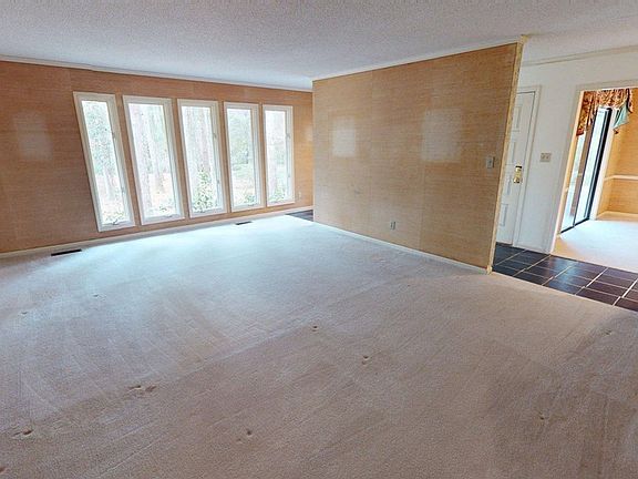 5th image of 1631 Millpond Rd