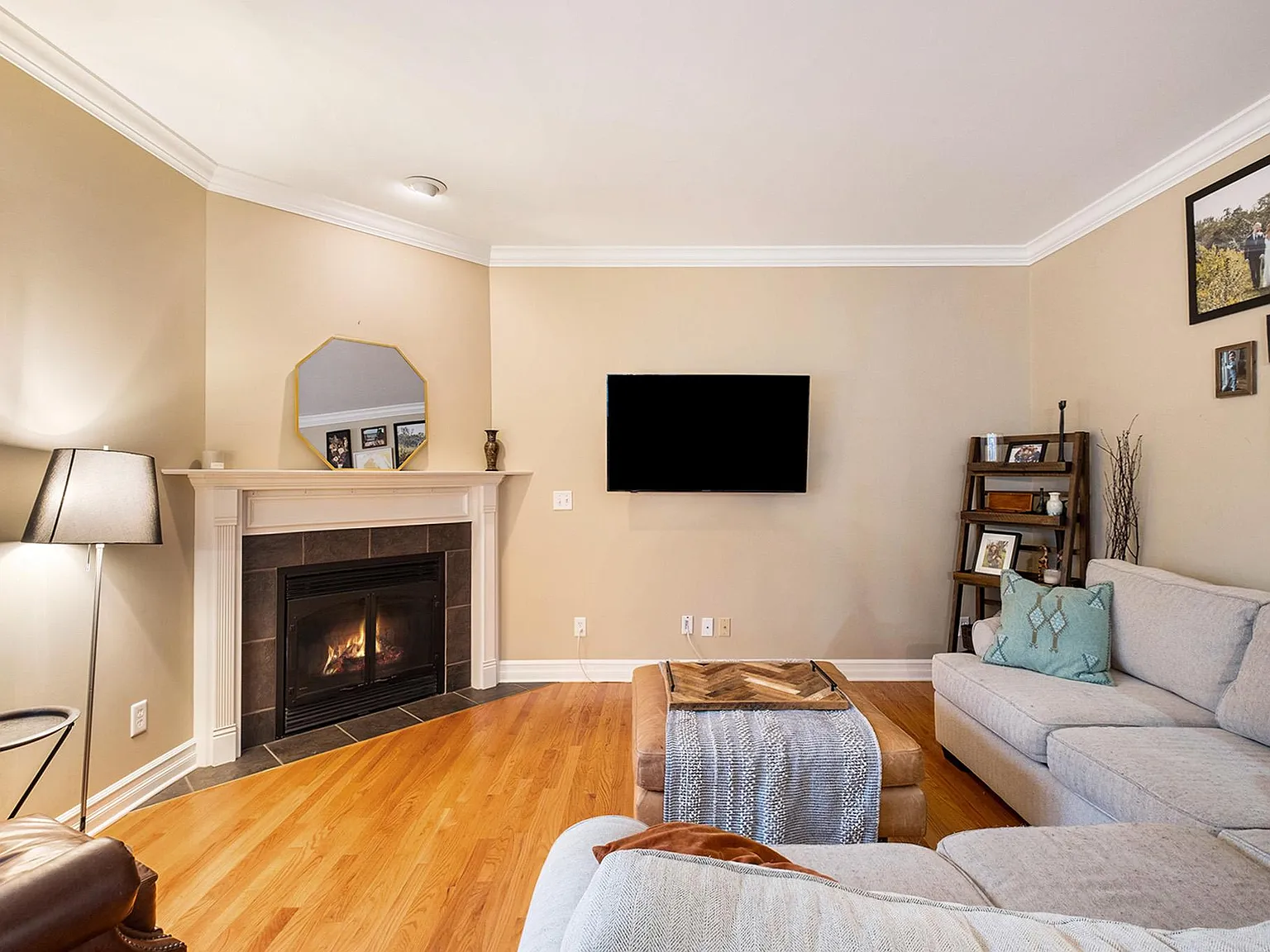 4 bed, 3.5 bath, 2381 sqft, $3,950 — Photo 3