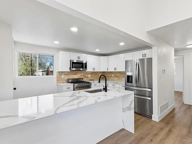 363 S Ivy St — Photo 6