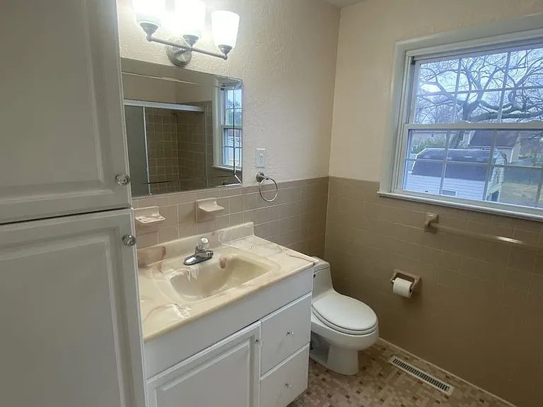 8225 Tabor Ct — Photo 16