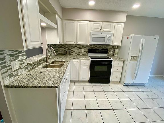 5th image of 859 Oxford Ct #859