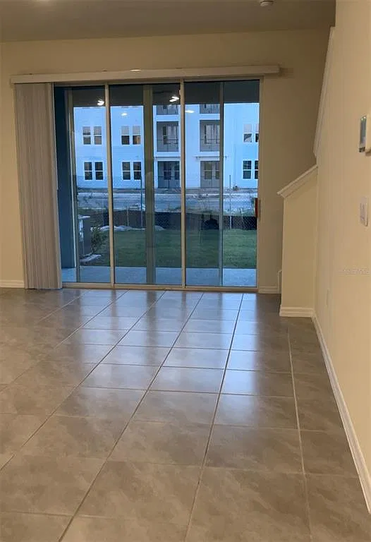 3 bed, 2.5 bath, 1758 sqft, $2,100 — Photo 3