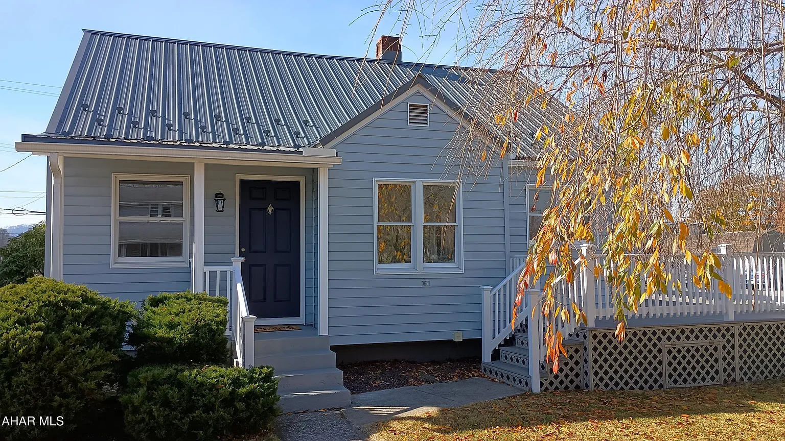221 Bedford St photo 1