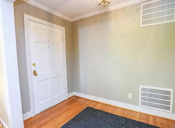 3rd image of 3130 Darnley Dr