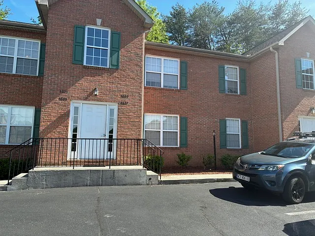 Building Photo - 4805 Poplar Crest Way
