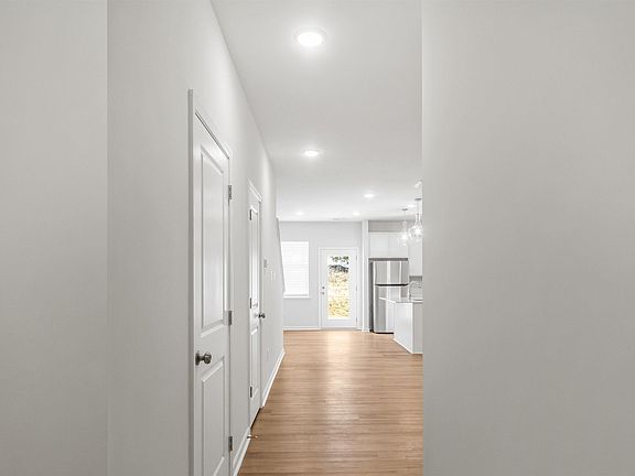 5th image of 4 Stoneview Way