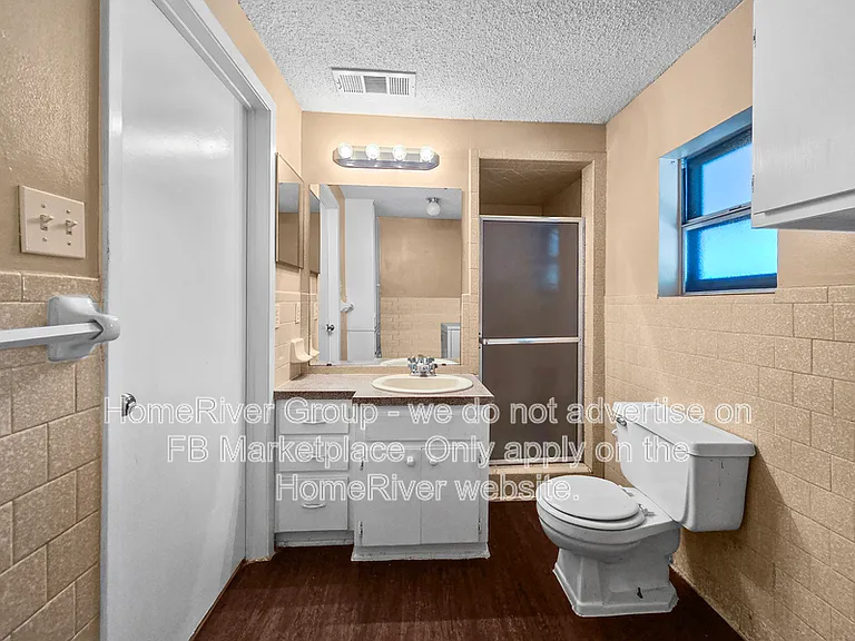 920 Yale St — Photo 12