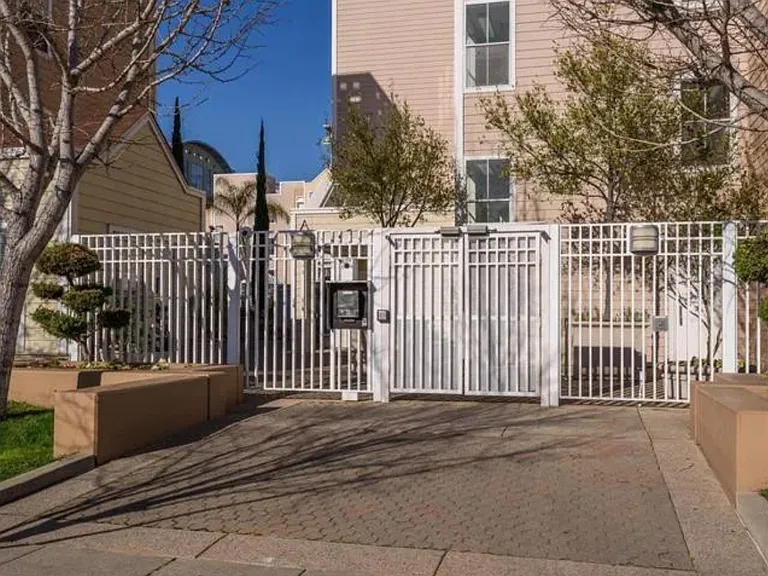 550 Ortega Ave #B219 — Photo 2