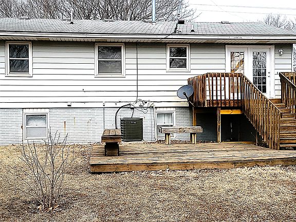 5th image of 108 E Belmont St