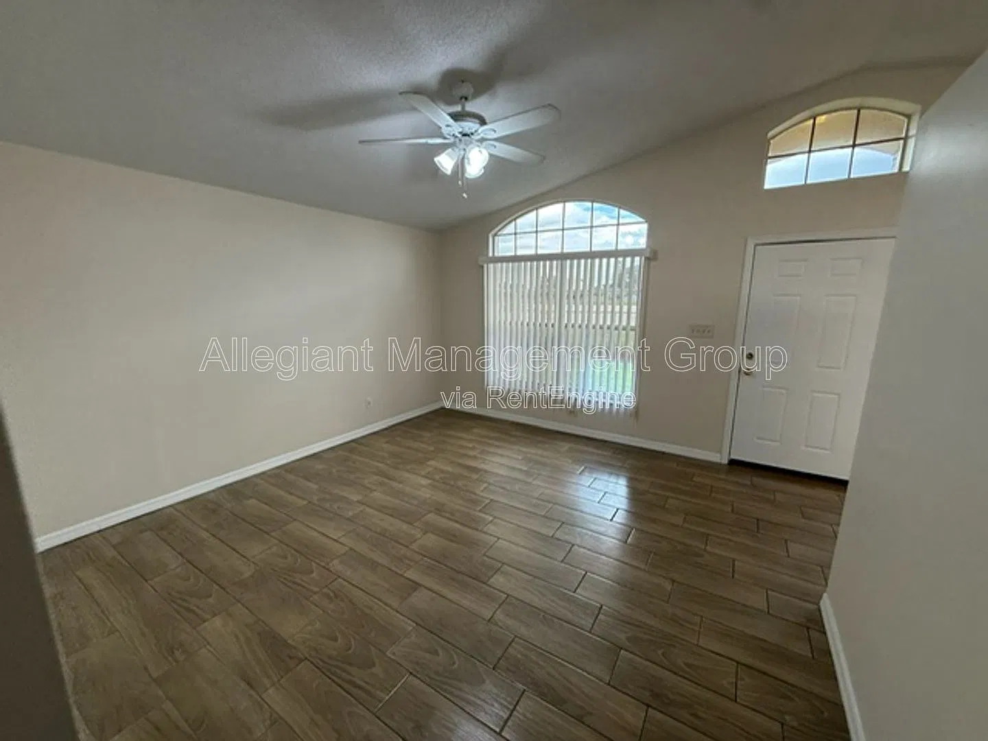 3 bed, 2.0 bath, 1210 sqft, $1,799 — Photo 3