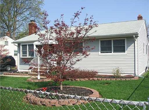 2nd image of 16 Mitchell Pl