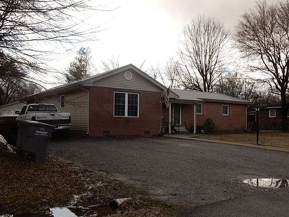 3rd image of 320 Lakeview Dr